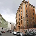 San Lorenzo Bridge House